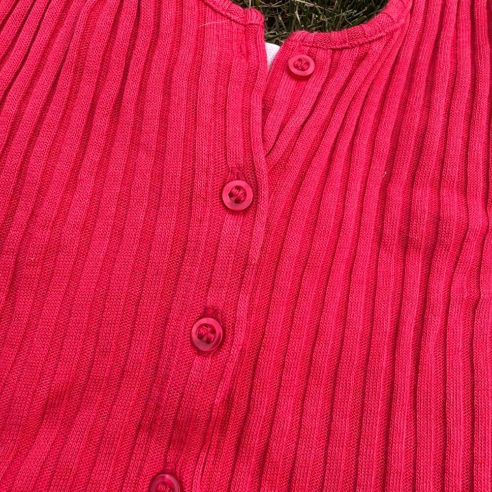 Red Ribbed Crop Tank - Picture 2 of 3